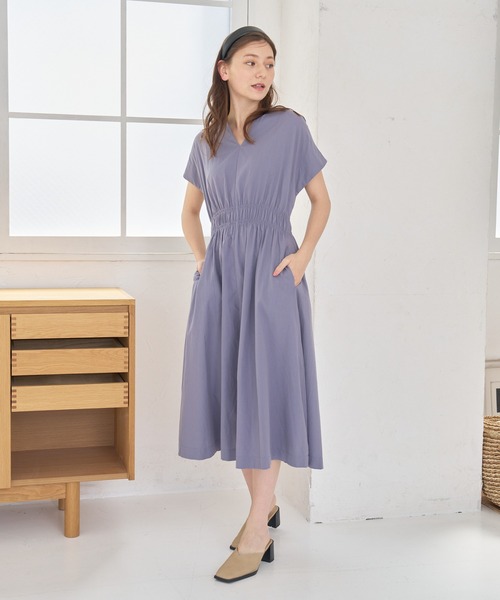 a:mure(アミュール)の「ウエストギャザーワンピース(ワンピース・レディース・ホワイト/ラベンダー・F)」の2枚目の写真