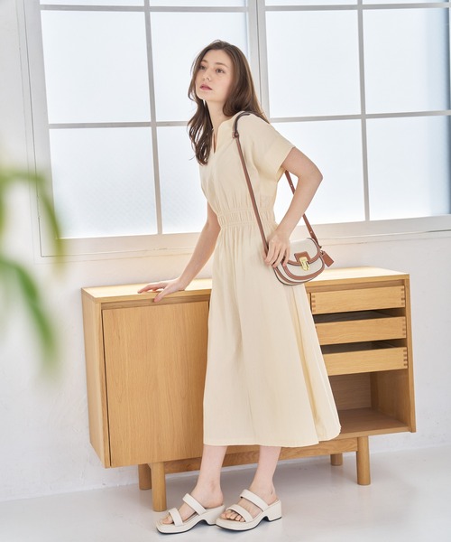 a:mure(アミュール)の「ウエストギャザーワンピース(ワンピース・レディース・ホワイト/ラベンダー・F)」の5枚目の写真