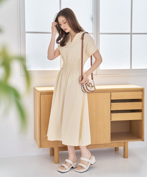 a:mure(アミュール)の「ウエストギャザーワンピース(ワンピース・レディース・ホワイト/ラベンダー・F)」の4枚目の写真