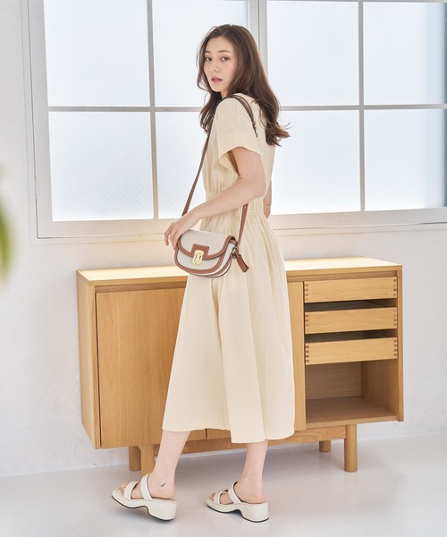 a:mure(アミュール)の「ウエストギャザーワンピース(ワンピース・レディース・ホワイト/ラベンダー・F)」の7枚目の写真