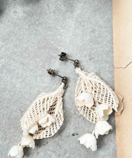 m.soeur（エムスール）の「スズランと葉っぱレースのピアス（ピアス（両耳用）・レディース・ホワイト・FREE）」の4枚目の写真