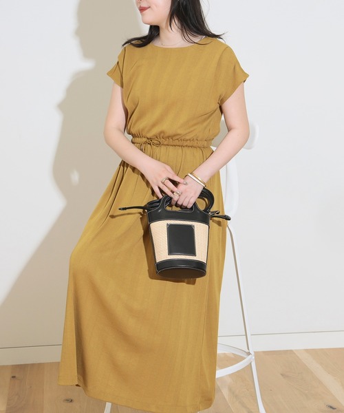 BEAMS HEART（ビームスハート）の「BEAMS HEART / 肩タック ドロストワンピース（ワンピース・レディース・ブラウン系その他4/イエロー系その他5/ブラック/グリーン・FREE）」の4枚目の写真