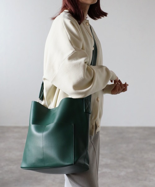 GUSCIO(グッシオ)の「【グッシオベーシック】ワイドベルトビッグショルダーバッグ 外ポケット付き(ショルダーバッグ・レディース・アイボリー/ブラック/グレー/グリーン・FREE)」の8枚目の写真