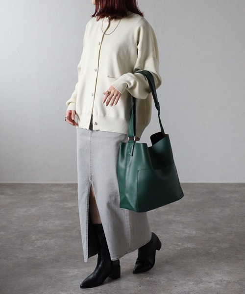 GUSCIO(グッシオ)の「【グッシオベーシック】ワイドベルトビッグショルダーバッグ 外ポケット付き(ショルダーバッグ・レディース・アイボリー/ブラック/グレー/グリーン・FREE)」の7枚目の写真