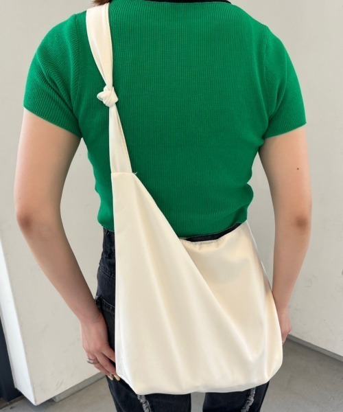 nemne store(ネンネストア)の「ナイロンメッセンジャーバッグ(メッセンジャーバッグ・レディース・アイボリー/ブルー/ブラック・フリー)」の8枚目の写真
