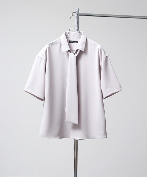 Art re A select（アトリエセレクト）の「DRAPE BOWTIE LOOSE SHIRTS/2way ボウタイ ドレープ トロミ ルーズ 半袖 レギュラーシャツ（シャツ/ブラウス・メンズ・ブラック/グレイッシュベージュ/ホワイト・L/M）」の3枚目の写真