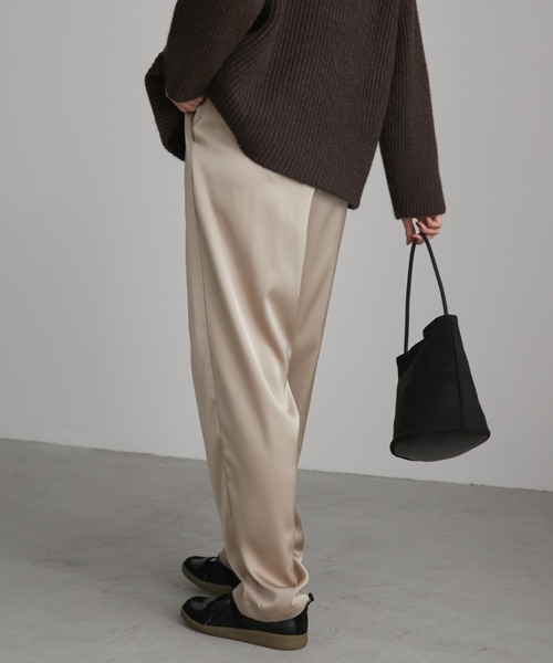 Aunt Marie's（アントマリーズ）の「【S,M,Lサイズ展開】タックサテンワイドスラックスパンツ（スラックス・レディース・ベージュ/ブルー/ブラック/モカ/ブラウン・S/M/L）」の11枚目の写真