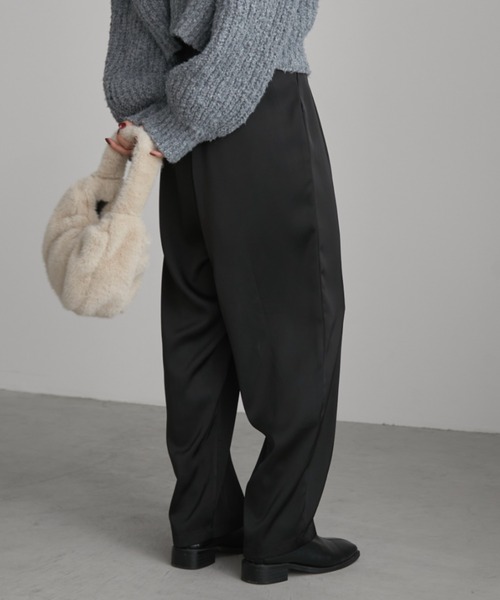 Aunt Marie's（アントマリーズ）の「【S,M,Lサイズ展開】タックサテンワイドスラックスパンツ（スラックス・レディース・ベージュ/ブルー/ブラック/モカ/ブラウン・S/M/L）」の17枚目の写真