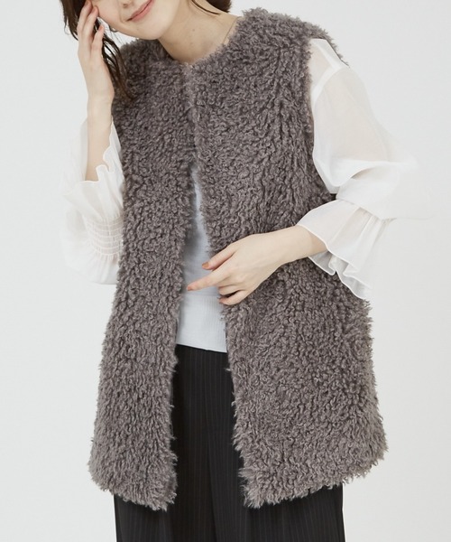 abahouse mavie（アバハウスマヴィ）の「【ロングセラー】フェイクファーベスト（ベスト・レディース・アイボリー/グレー/ダークベージュ/チャコールグレー/グレー系その他/ライトグレー/ダークブラウン・フリー）」の4枚目の写真
