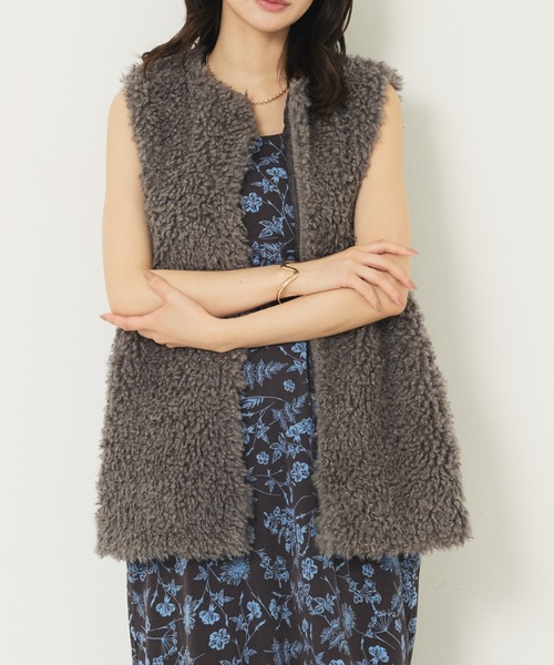 abahouse mavie（アバハウスマヴィ）の「【ロングセラー】フェイクファーベスト（ベスト・レディース・アイボリー/グレー/ダークベージュ/チャコールグレー/グレー系その他/ライトグレー/ダークブラウン・フリー）」の8枚目の写真