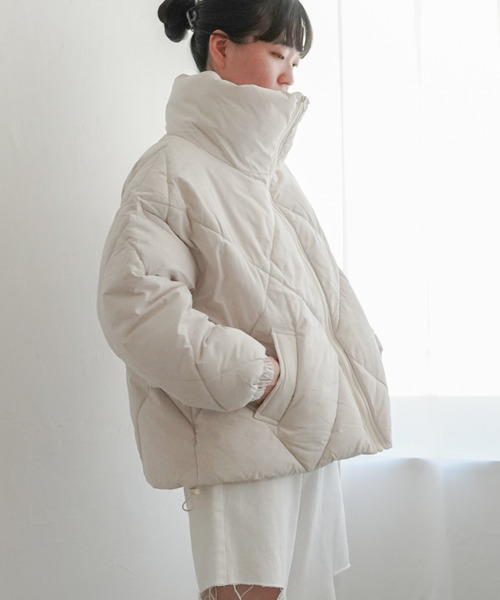 VENCEEXCHANGE(ヴァンスエクスチェンジ)の「ダイヤキルトスタンドカラー中綿ボリュームブルゾン(ダウンジャケット/コート・レディース・オフホワイト/ダークグリーン/ブラック・FREE)」の14枚目の写真