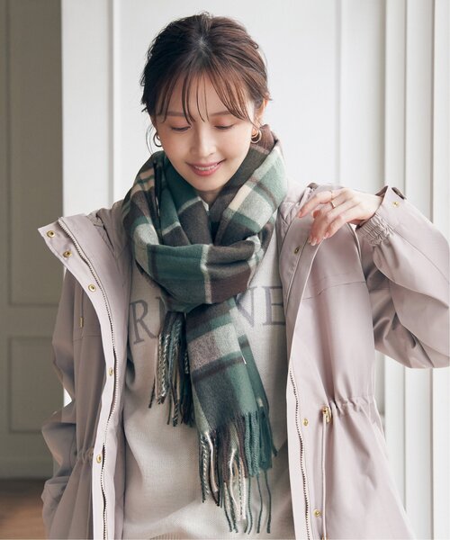 ikka（イッカ）の「抗菌加工マルチチェックマフラー（マフラー・レディース・ブルー/イエロー/レッド/パープル/グリーン/ブラック・FREE）」の3枚目の写真