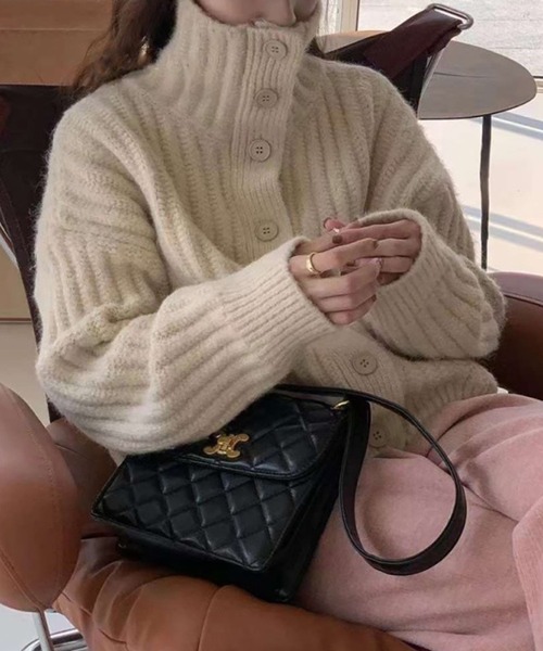 VitaFelice（ヴィータフェリーチェ）の「ハイネック オーバーリブ ボタン付き カーディガン（カーディガン/ボレロ・レディース・グレー/アイボリー/ブラック/ブラウン・FREE）」の2枚目の写真