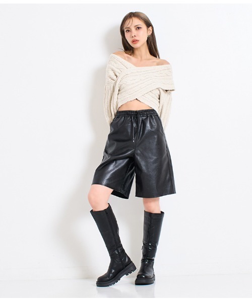 LATINA（ラティーナ）の「フェイクレザー バミューダ ハーフ ショート パンツ（その他パンツ・レディース・ブラック・M/L）」の9枚目の写真