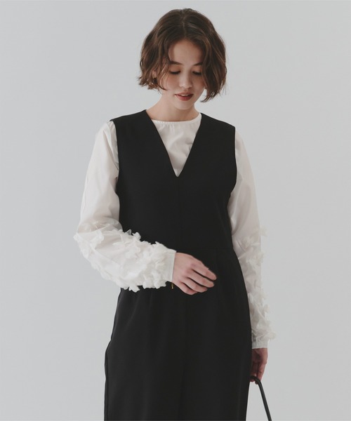 titivate(ティティベイト)の「チュールフラワーブラウス(シャツ/ブラウス・レディース・オフホワイト/ネイビー・FREE)」の22枚目の写真