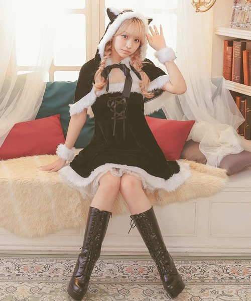 Tika（ティカ）の「サンタ コスプレ ブラック かわいい ケープ付き ふわふわ ファー レースアップ ベアトップ ノースリーブ フレア ミニ ワンピース 4点セット クリスマス コスチューム サンタコス（コスチューム/パーティーグッズ・レディース・ブラック・M）」の6枚目の写真