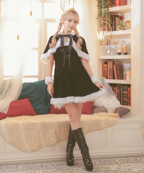Tika（ティカ）の「サンタ コスプレ ブラック かわいい ケープ付き ふわふわ ファー レースアップ ベアトップ ノースリーブ フレア ミニ ワンピース 4点セット クリスマス コスチューム サンタコス（コスチューム/パーティーグッズ・レディース・ブラック・M）」の8枚目の写真