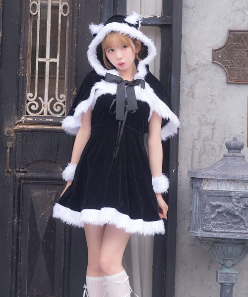 Tika（ティカ）の「サンタ コスプレ ブラック かわいい ケープ付き ふわふわ ファー レースアップ ベアトップ ノースリーブ フレア ミニ ワンピース 4点セット クリスマス コスチューム サンタコス（コスチューム/パーティーグッズ・レディース・ブラック・M）」の12枚目の写真