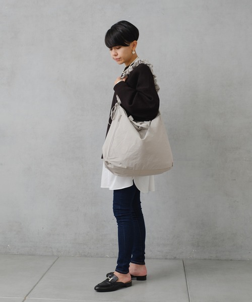 Actually（アクチュアリー）の「ナイロン2WAY シャーリングトート（トートバッグ・レディース・グレー/ブラック・フリー）」の7枚目の写真