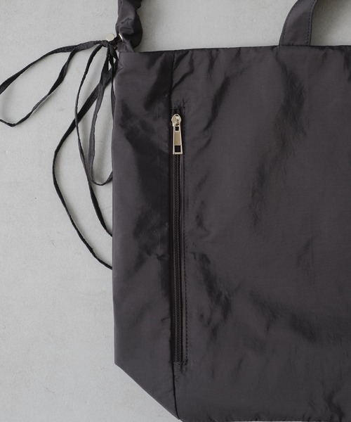 Actually（アクチュアリー）の「ナイロン2WAY シャーリングトート（トートバッグ・レディース・グレー/ブラック・フリー）」の3枚目の写真
