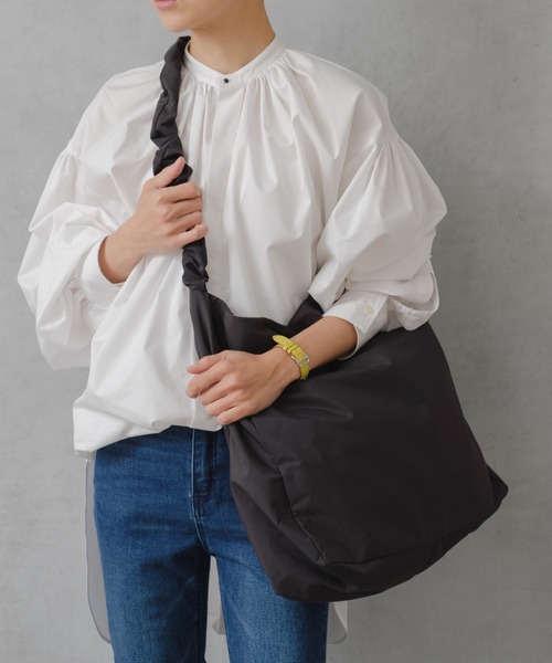 Actually（アクチュアリー）の「ナイロン2WAY シャーリングトート（トートバッグ・レディース・グレー/ブラック・フリー）」の6枚目の写真