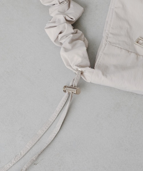 Actually（アクチュアリー）の「ナイロン2WAY シャーリングトート（トートバッグ・レディース・グレー/ブラック・フリー）」の8枚目の写真