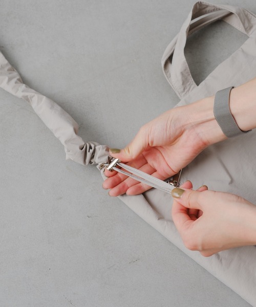 Actually（アクチュアリー）の「ナイロン2WAY シャーリングトート（トートバッグ・レディース・グレー/ブラック・フリー）」の11枚目の写真