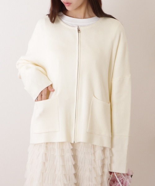 Lace Ladies(レースレディース)の「ノーカラー ジップアップ ボリューム ニット カーディガン(カーディガン/ボレロ・レディース・アイボリー/グレー・FREE)」の8枚目の写真