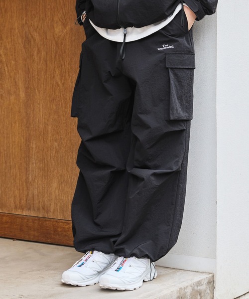 The unormwind（ザアンノームワインド）の「ロゴ刺繍ナイロンワイド裾ドローコードカーゴパンツ（カーゴパンツ・メンズ・サンドベージュ/カーキ/ネイビー/ブラック・S/M/L/XL）」の14枚目の写真