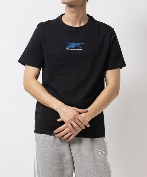Reebok（リーボック）の「ノーマター ディスタンス グラフィック Tシャツ / NO MATTER DISTANCE GFX SS TEE（Tシャツ/カットソー・メンズ・オレンジ/ブルーグレー/ブラック・LARGE/MEDIUM/SMALL/XX-LARGE/X-LARGE）」の2枚目の写真