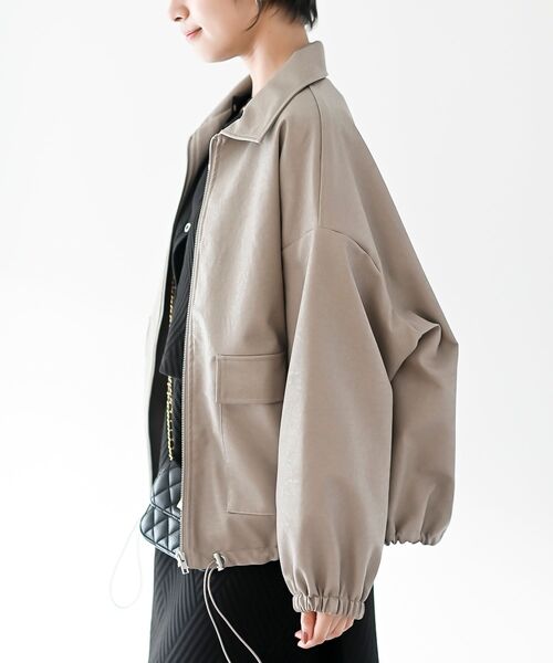 rps（アールピーエス）の「フェイクレザー裾ドロストブルゾン