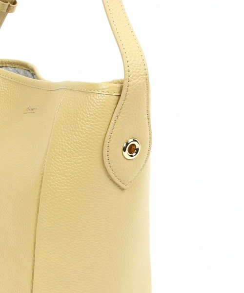 Beau're（ヴュレ）の「【BEAURE】牛革 カウレザー バケツ型 ワンショルダー バッグ B-24023（ショルダーバッグ・レディース・イエロー/アイボリー/ダークグレー/ブラック/ブラウン/シルバー・FREE）」の19枚目の写真