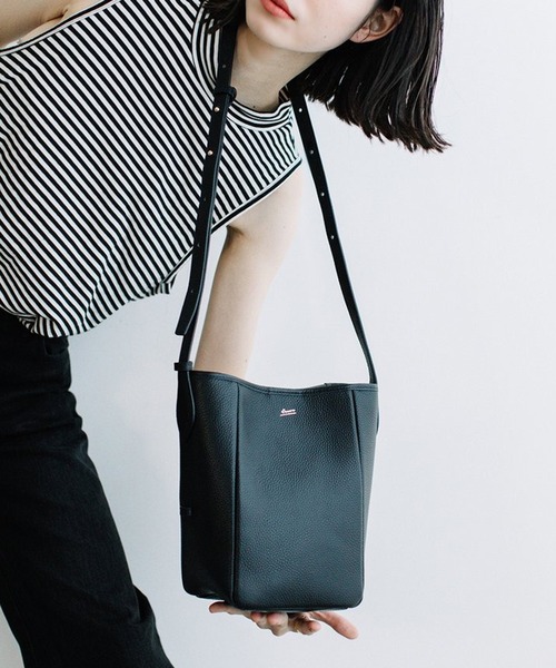 Beau're（ヴュレ）の「【BEAURE】牛革 カウレザー バケツ型 ワンショルダー バッグ B-24023（ショルダーバッグ・レディース・イエロー/アイボリー/ダークグレー/ブラック/ブラウン/シルバー・FREE）」の16枚目の写真