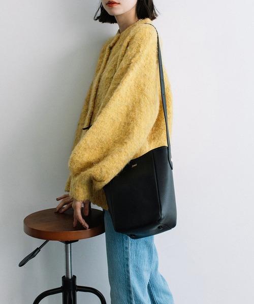 Beau're（ヴュレ）の「【BEAURE】牛革 カウレザー バケツ型 ワンショルダー バッグ B-24023（ショルダーバッグ・レディース・イエロー/アイボリー/ダークグレー/ブラック/ブラウン/シルバー・FREE）」の15枚目の写真