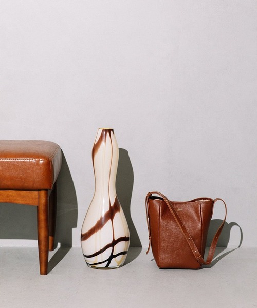 Beau're（ヴュレ）の「【BEAURE】牛革 カウレザー バケツ型 ワンショルダー バッグ B-24023（ショルダーバッグ・レディース・イエロー/アイボリー/ダークグレー/ブラック/ブラウン/シルバー・FREE）」の10枚目の写真