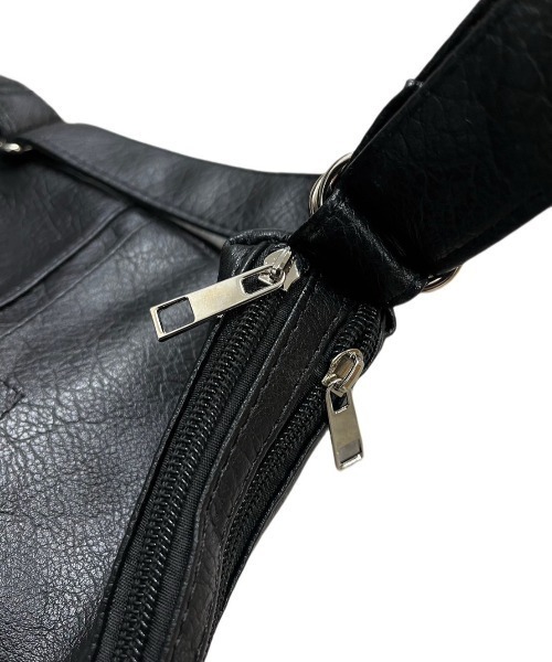 XU（エックスユー）の「【Never mind the XU】3way ring shoulder bag mini backpack hand bag / 【ネバーマインド ザ エックスユー】スリーウェイリングショルダーバッグミニバッグパックハンドバッグワンハンドルバッグ（ショルダーバッグ・メンズ・ブラック・ONE SIZE）」の7枚目の写真
