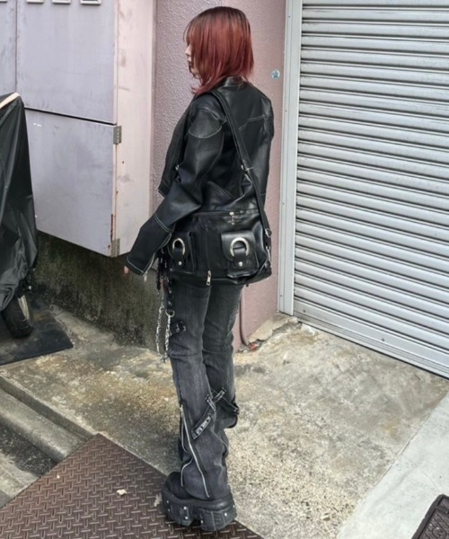 XU（エックスユー）の「【Never mind the XU】3way ring shoulder bag mini backpack hand bag / 【ネバーマインド ザ エックスユー】スリーウェイリングショルダーバッグミニバッグパックハンドバッグワンハンドルバッグ（ショルダーバッグ・メンズ・ブラック・ONE SIZE）」の16枚目の写真