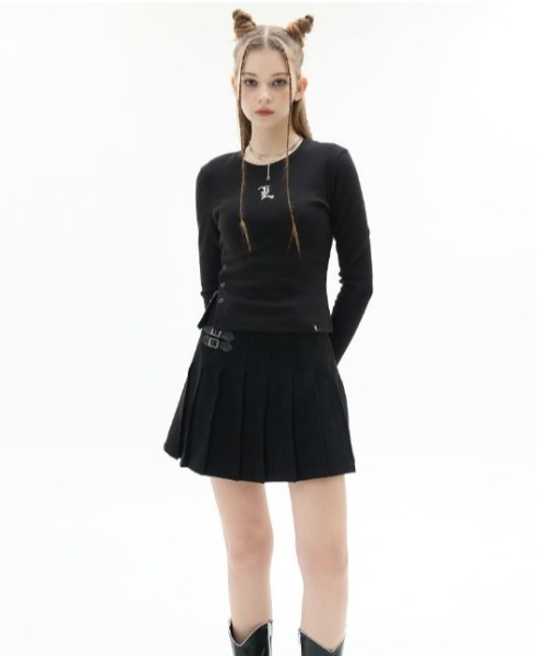 LUVISTRUE(ラヴイズトゥルー)の「VL L LOGO TEE(Tシャツ/カットソー・レディース・ホワイト/ブラック・FREE)」の6枚目の写真