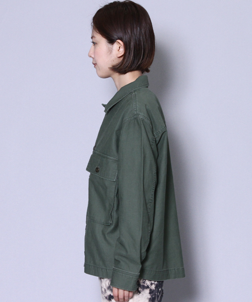 AMERICAN RAG CIE（アメリカンラグシー）の「AMERICAN RAG CIEバックサテンミリタリージャケット/213-AHP-L152-JK049（ミリタリージャケット・レディース・カーキ/ネイビー・FREE）」の6枚目の写真