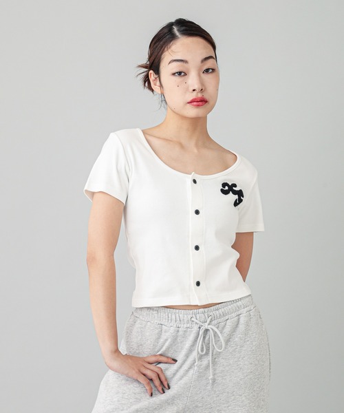 X-girl（エックスガール）の「CHENILLE EMBROIDERED LOGO