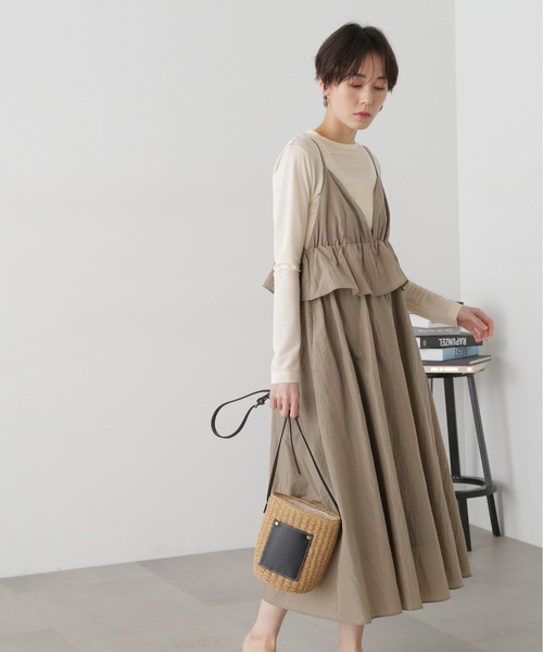 N.(N. Natural Beauty Basic)(エヌエヌナチュラルビューティーベーシック)の「◆インナーセットラッフルキャミワンピース(ワンピース・レディース・グレイッシュベージュ/ブラック・MEDIUM)」の1枚目の写真