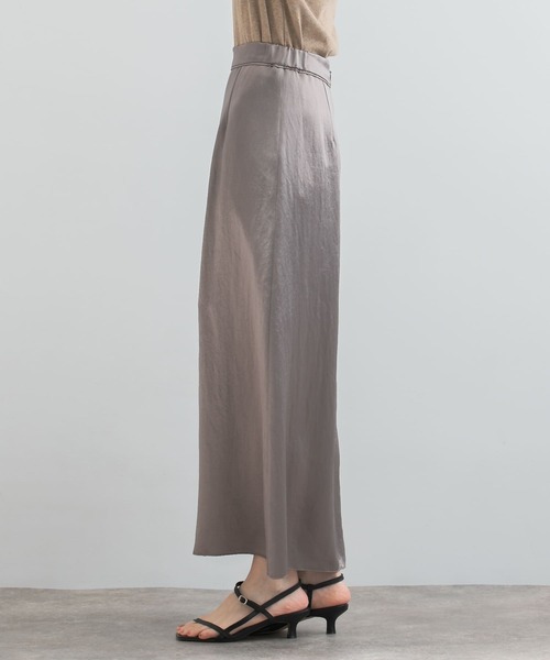 URBAN RESEARCH ROSSO WOMEN(アーバンリサーチ ロッソ)の「アセテートサテンスリットスカート(スカート・レディース・ベージュ系その他/グレー系その他・FREE)」の16枚目の写真