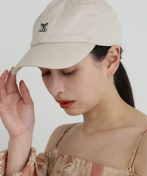 JILL STUART（ジルスチュアート）の「◆エンブレム刺繍キャップ（キャップ・レディース・ベージュ/ブラック・ﾌﾘ-）」の2枚目の写真