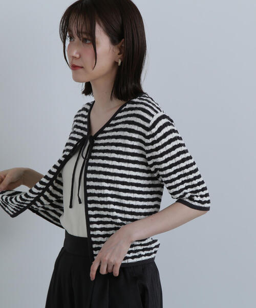 N.(N. Natural Beauty Basic)(エヌエヌナチュラルビューティーベーシック)の「◆フロントリボン柄編みボーダーニット(ニット/セーター・レディース・ブラック系その他/グリーン系その他・MEDIUM)」の4枚目の写真
