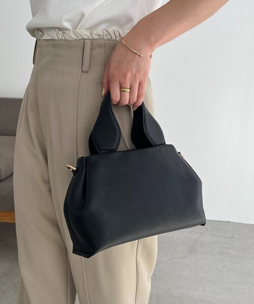 CAPRICIEUX LE'MAGE(カプリシューレマージュ)の「ラウンドミニボストンバッグ(ショルダーバッグ・レディース・ベージュ/ブラック・FREE)」の9枚目の写真