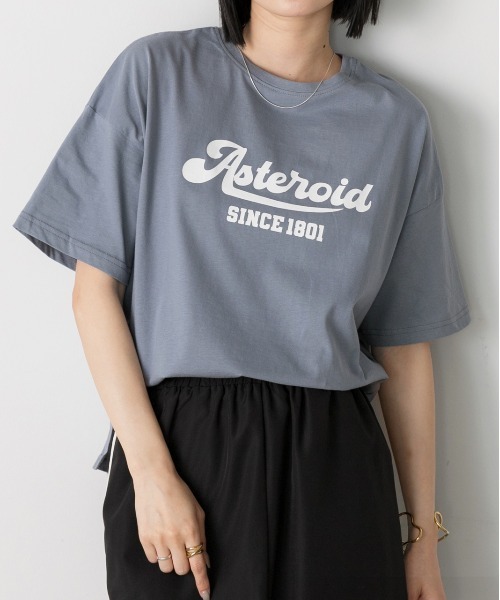 ad thie(アドティエ)の「ロゴプリント ベーシックTシャツ(Tシャツ/カットソー・レディース・ブラック/ブルーグレー/オフホワイト/モカ・FREE)」の3枚目の写真