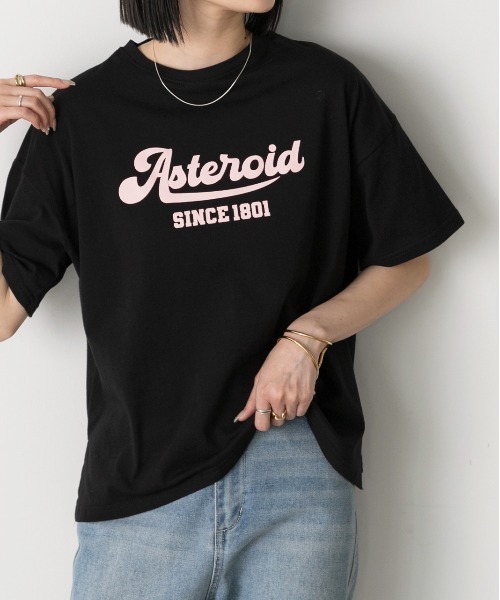 ad thie(アドティエ)の「ロゴプリント ベーシックTシャツ(Tシャツ/カットソー・レディース・ブラック/ブルーグレー/オフホワイト/モカ・FREE)」の2枚目の写真