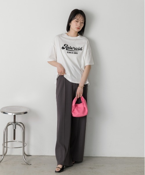 ad thie(アドティエ)の「ロゴプリント ベーシックTシャツ(Tシャツ/カットソー・レディース・ブラック/ブルーグレー/オフホワイト/モカ・FREE)」の5枚目の写真