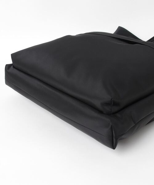 ANYA HINDMARCH(アニヤハインドマーチ)の「ANYA HINDMARCH ECONYL Regenerated Nylon in Black アニヤハインドマーチ アイズ トートバッグ(トートバッグ・レディース・ブラック・FREE)」の7枚目の写真