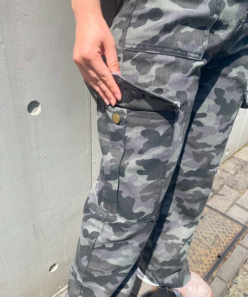 迷彩柄 デニムパンツ 【新品未使用】 Dream garden（ドリームガーデン）の「迷彩柄デニムパンツ